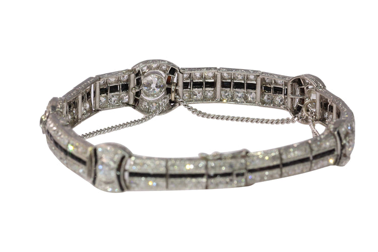 Une déclaration éblouissante d'Art Déco : Bracelet en platine avec diamants et onyx