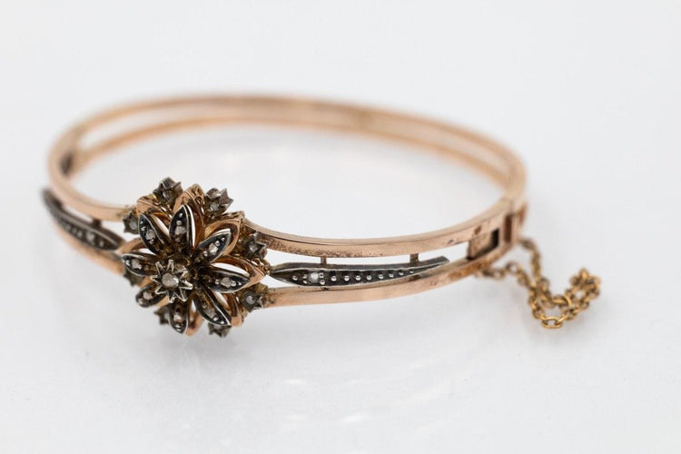 Bracelet Bracelet rigide motif floral en or 18k et diamants taille rose 58 Facettes 11837