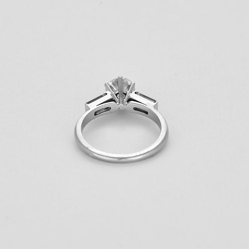 Bague 54 Solitaire en or blanc et diamants 58 Facettes B250605