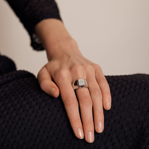 Bague CHEVALIERE FORME CARREE PAVAGE DIAMANTS OR GRIS 18K 58 Facettes