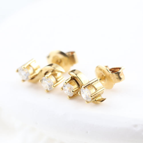 Boucles d'oreilles Boucles d'oreilles en or jaune avec diamants taille brillant 58 Facettes 132991