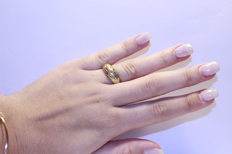 Bague Or jaune texturée