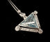 Pendentif or blanc diamant bleu triangle de 4,50 carats