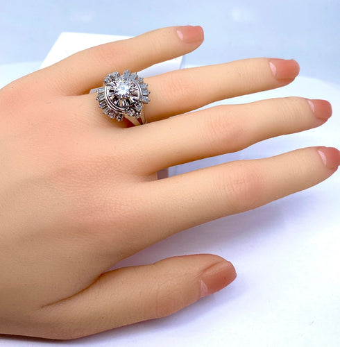 Magnifique bague en platine, diamants baguettes et ronds