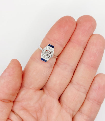 Bague 53.5 Bague marquise art deco or blanc 18k et platine ornée de diamants taille roses et de saphir calibrés dans une monture géométrique 58 Facettes A04976