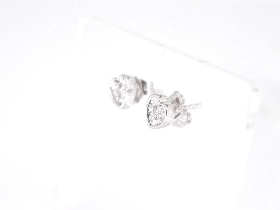 Boucles d'oreilles Boucles d'oreilles en or blanc avec un diamant taille brillant en forme de coeur 58 Facettes 2096