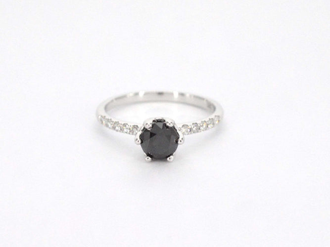 Bague 54 Bague en or blanc avec un diamant noir taille brillant et des diamants blancs 58 Facettes 2222