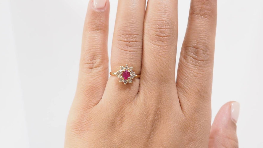 Bague marguerite en or jaune, rubis et diamants