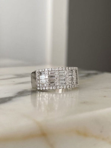 Bague 53 Bague en or blanc et diamants 58 Facettes