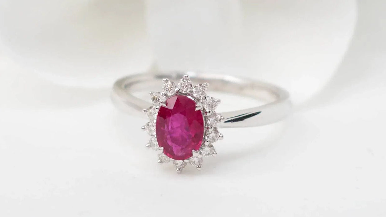 Bague 54 Bague marguerite or blanc, rubis ovale, diamants 58 Facettes 32240