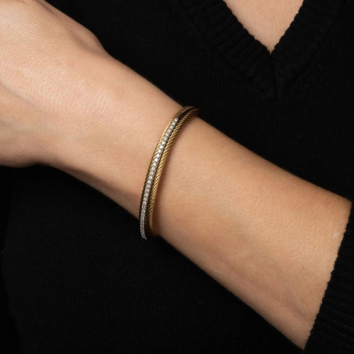 Bracelet Bracelet manchette en or jaune 18 carats serti de diamants, signé David Yurman 58 Facettes G13729