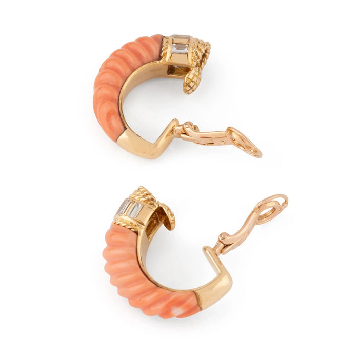 Bague Boucheron - Paire de boucles d'oreille en Corail et diamants baguette 58 Facettes 1