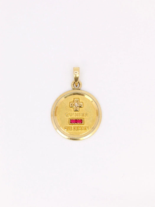 Pendentif AUGIS - Médaille amour ronde Plus qu'hier moins que demain or jaune diamant rubis 58 Facettes J629