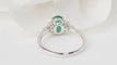 Bague 53.5 Bague en or blanc, émeraude ovale et diamants 58 Facettes 32943