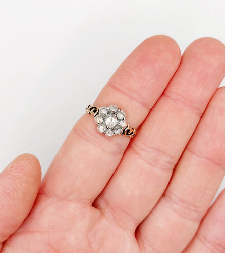 Bague 55.5 Bague marguerite victorienne or rose, diamants taille rose sur paillon (1870) 58 Facettes A06361