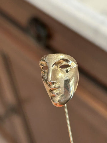 Broche Epingle en or jaune 18k par Jean-marie Fievez ( 1949-2007 ) 58 Facettes