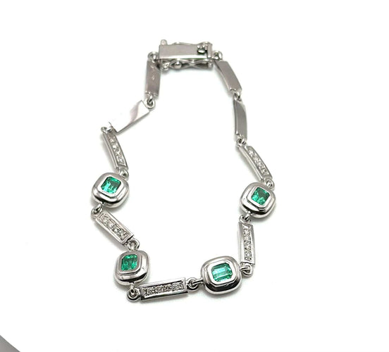 Bracelet Bracelet en or blanc à maillons rectangulaires, diamants et émeraudes 58 Facettes 50399