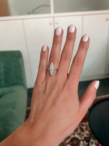 Bague 51 Une bague en or blanc et diamant du milieu du siècle 58 Facettes