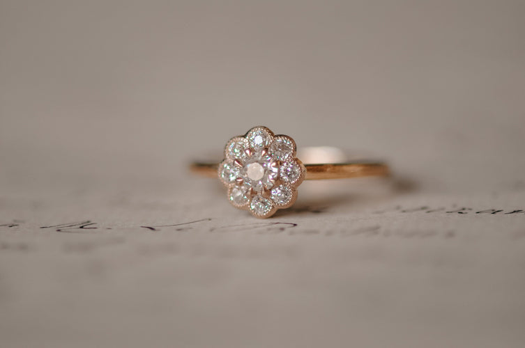 Bague 51 Bague fleur ancienne en or jaune, diamants 58 Facettes