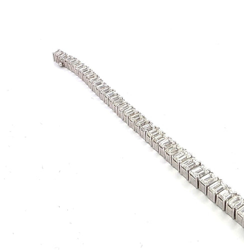 Bracelet Superbe bracelet tennis en platine avec diamants baguette 58 Facettes