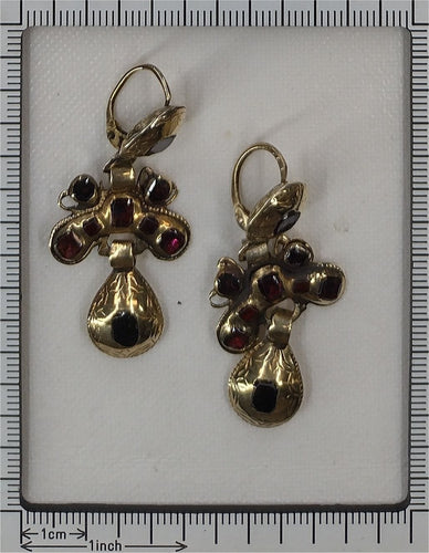 Boucles d'oreilles Boucles d'oreilles baroques ibériques, vers 1750 – Rares survivantes en or 18 carats avec grenats 58 Facettes 25115-0315