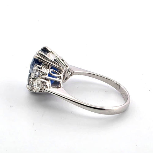 Bague 56 Bague en or blanc 18 carats ornée d'un saphir naturel de Birmanie et de diamants 58 Facettes