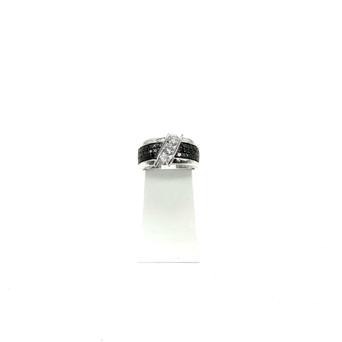 Bague or blanc, diamants blancs et noirs