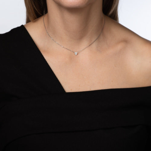 Collier Collier ras du cou Cartier en or blanc 18 carats avec diamants en forme de cœur, 40 cm (16 pouces), signé. Bijou d'occasion. 58 Facettes G14202