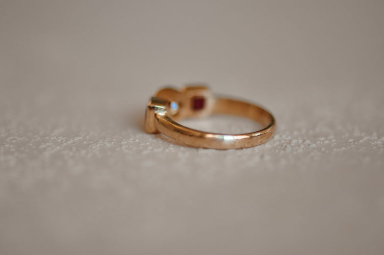 Bague Antique Ruby and diamond ring 58 Facettes