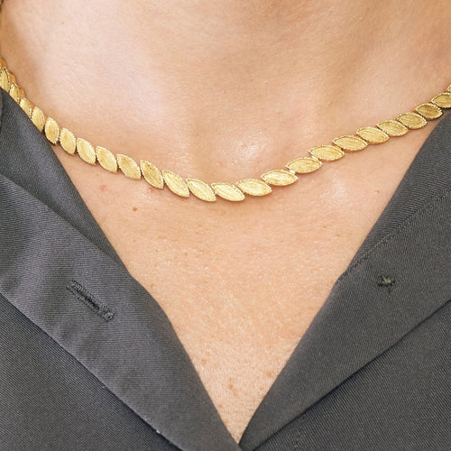 Collier Collier or jaune à motif de feuilles 58 Facettes ENG10550