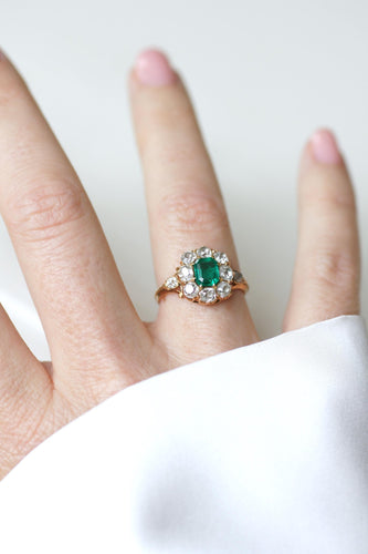 Bague 54 Bague Marguerite or rose, émeraude colombienne et diamants 58 Facettes