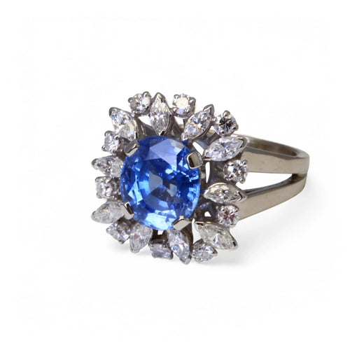 Bague Bague en or blanc, saphir naturel et diamants. 58 Facettes