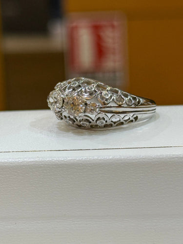 Bague ancienne ajourée en or blanc et diamants