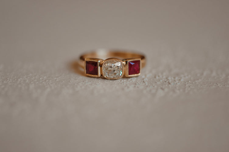 Bague 54 Antique yellow gold, ruby and diamond ring 58 Facettes
