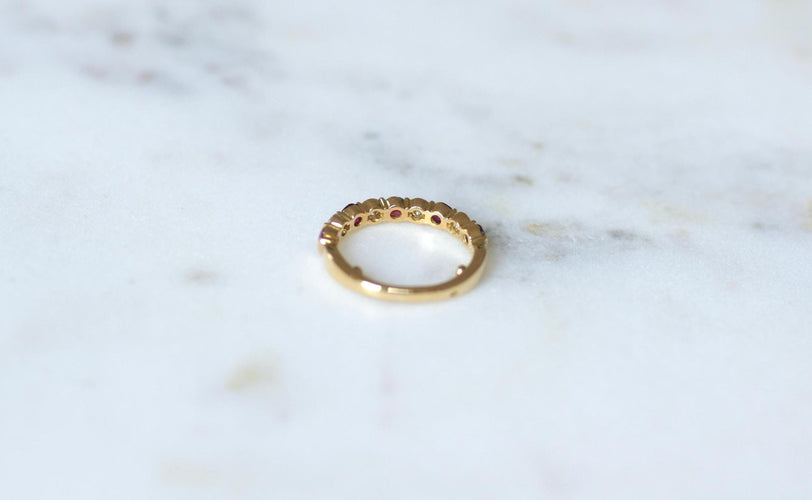 Bague 50 Bague Demi Alliance Rubis et Diamants sur Or jaune 58 Facettes