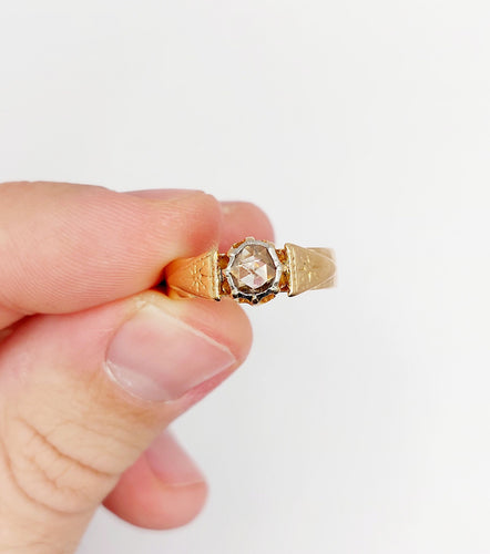 Bague 55 Bague chevalière antique or rose diamant taille rose (circa 1900) 58 Facettes A06285