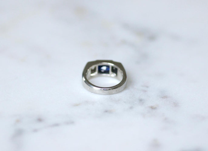 Bague 47 Louis Heissler - Bague chevalière Art Déco en platine avec saphir et diamants 58 Facettes