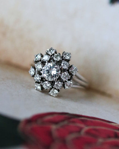 Bague 51 Bague Dôme Marguerite 1950 Diamants Or Blanc 58 Facettes A11664