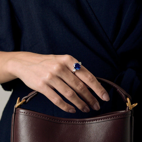 Bague en or blanc, saphir et diamants