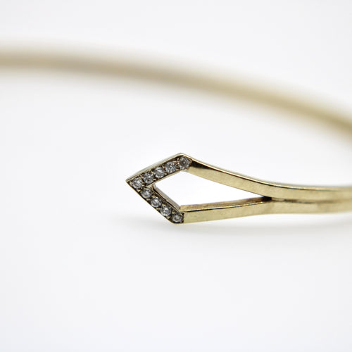 Bracelet Bracelet manchette en or jaune avec pointe de diamant par Kimberly Doyle 58 Facettes A2001T