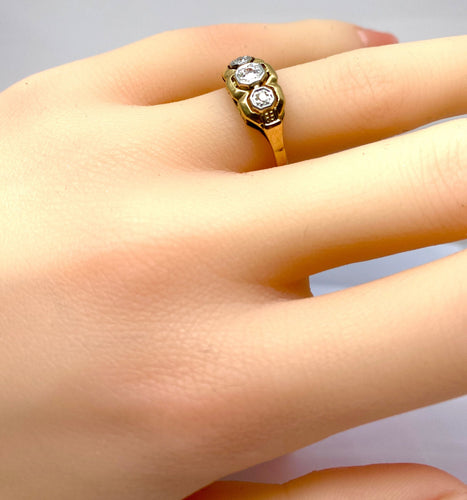 Bague 51 Bague en or jaune 18 carats ornée de 3 diamants 58 Facettes AB545