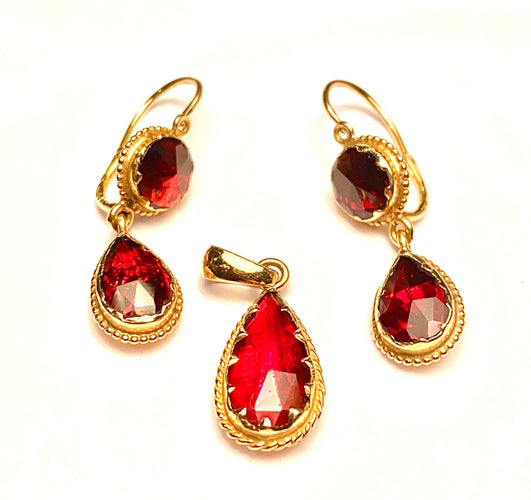 Boucles d'oreilles Parure pendentif et boucles d’oreilles en or jaune, grenat, vers 1850 58 Facettes AB640