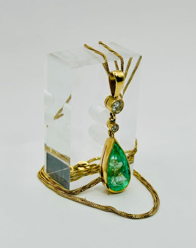 Collier Chaîne et pendentif en or avec émeraude taille goutte 58 Facettes 50185