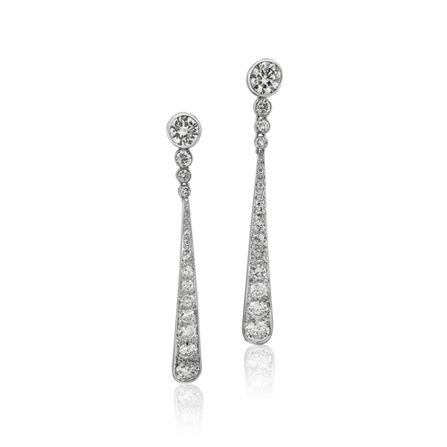 Boucles d'oreilles pendantes classiques françaises en platine et diamants