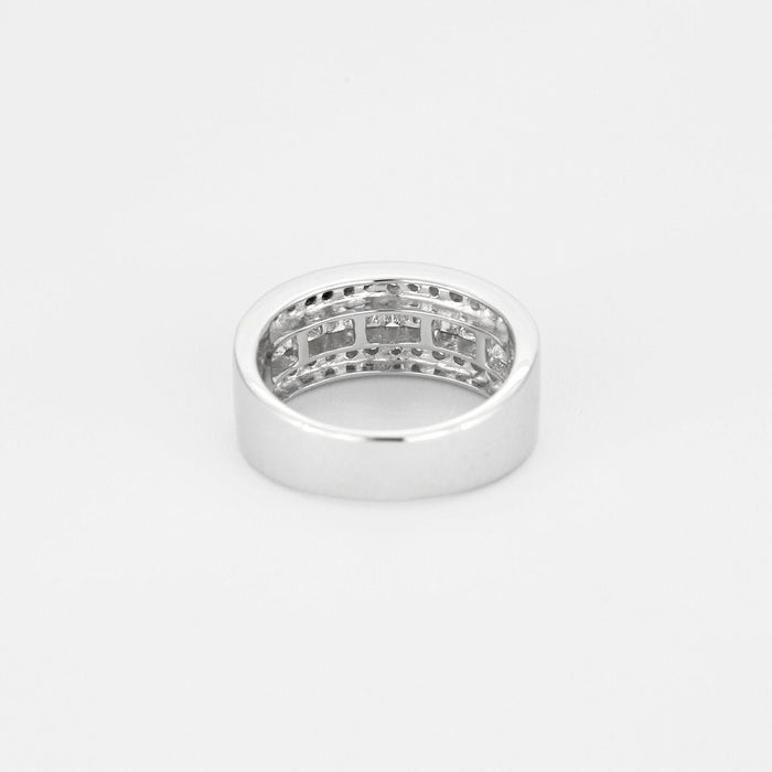 Bague Bague en Platine et diamants princesses, baguettes et ronds en demie alliance. 58 Facettes