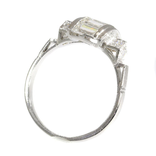 Bague 54 L'élégance en géométrie : la fascinante bague en diamant Art déco des années 50 58 Facettes 21042-0157