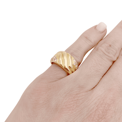 47 Bague godrons en or jaune et diamants. 58 Facettes 34440