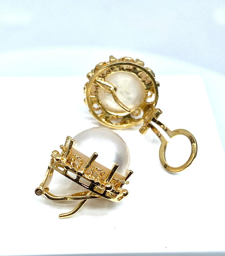 Bague 52 Bague et boucles d’oreilles en or jaune 18 carats et perles mabé. 58 Facettes AB309