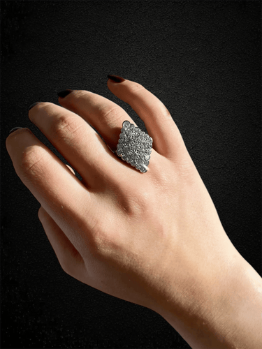 Splendido Anello Romboidale con Diamanti