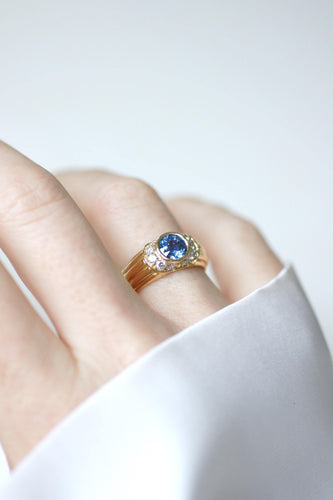 Bague 53 Bague jonc godronnée saphir de Ceylan et diamants en or jaune 18k 58 Facettes